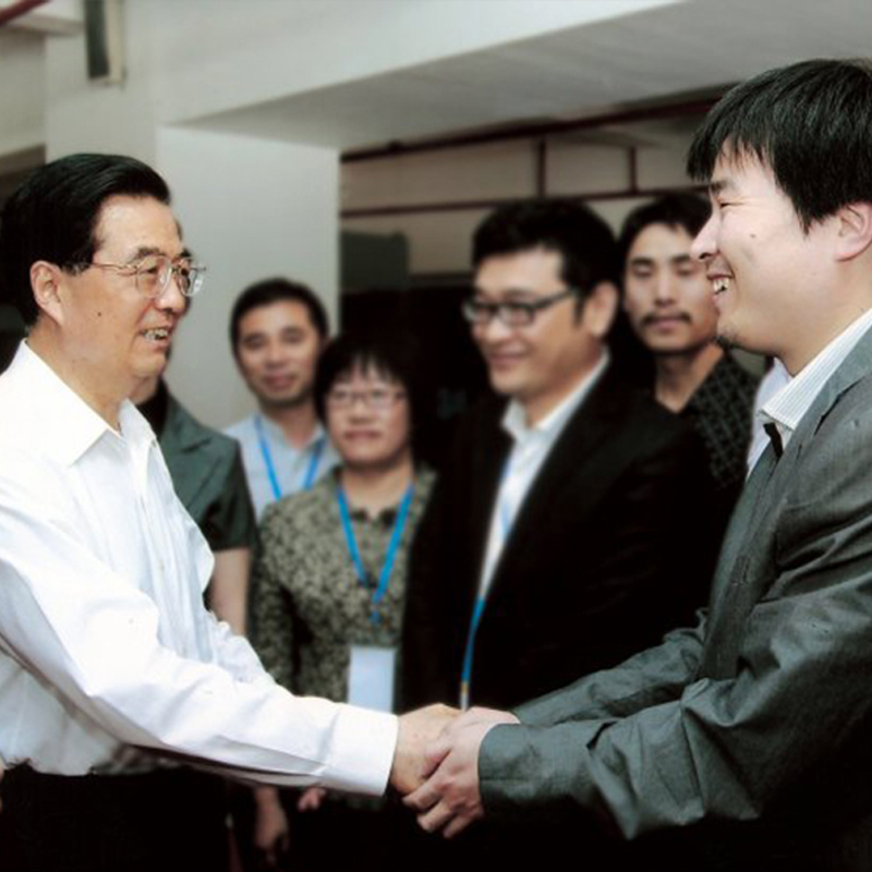 胡錦濤總書(shū)記親切接見(jiàn)木馬設(shè)計(jì)總監(jiān)丁偉先生